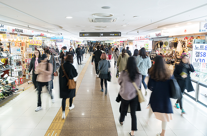Gangnam İstasyonu ve Ekspres Terminal İstasyonu ile Seul'deki Yeraltı Alışveriş Merkezleri