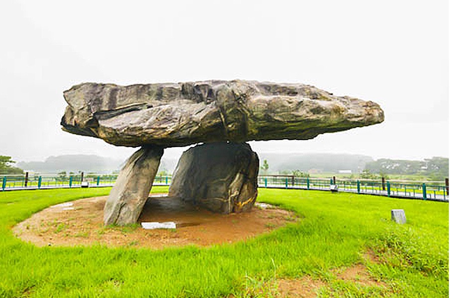 Gochang, Hwasun ve Ganghwa Dolmen Siteleri (2000)
